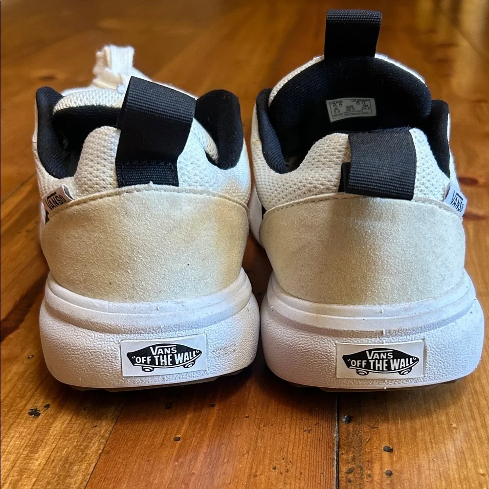 Vans Cream Low-Top Sneakers with Black Side Wave